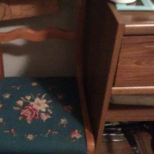 Moms desk and chair I want 250.00